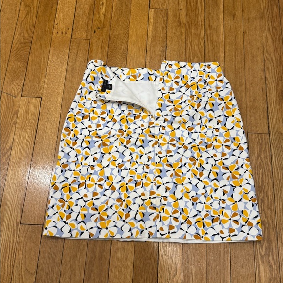 Ann Taylor Factory Yellow and White Patterned Pencil Skirt - Picture 3 of 6